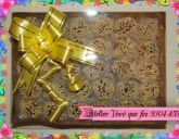 Caixa decorada com 30 unidades de doces simples